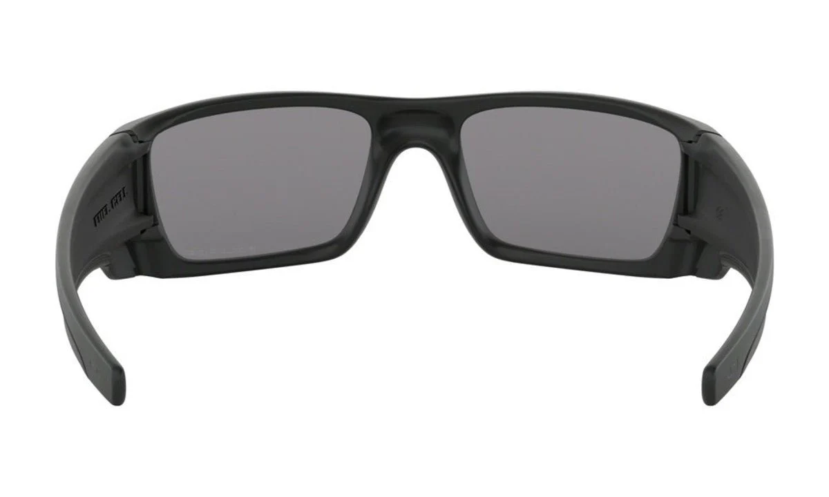 Oakley Fuel Cell Sunglasses - Matte Black/Grey Polarized - Image 3